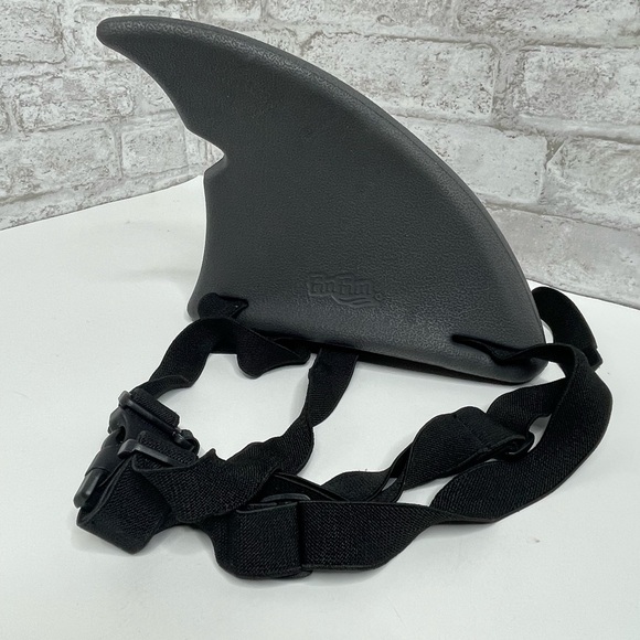 Fin Fun Shark Fin Pool Beach Toy Costume Accessory Gray Realistic Rubber Straps - Picture 1 of 6